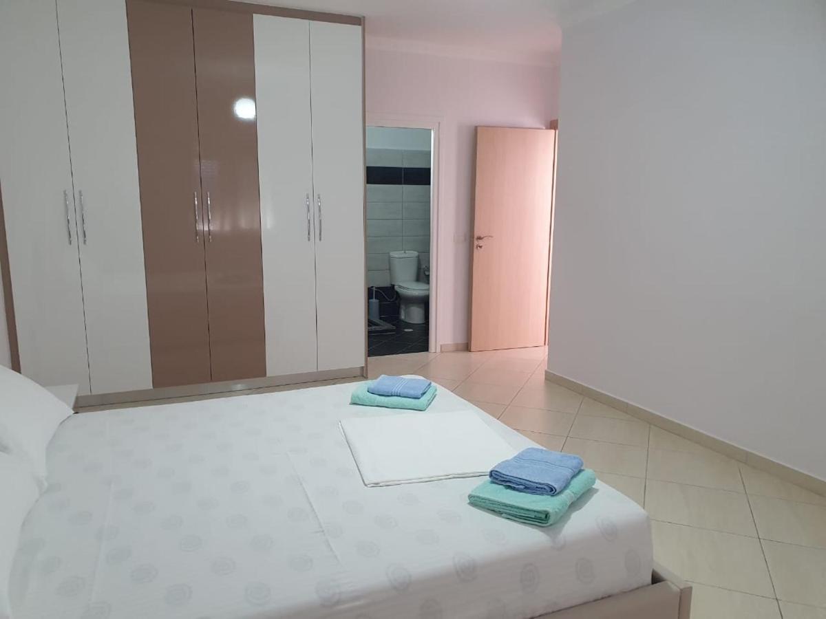 Xhulio Apartments Σαράντα Εξωτερικό φωτογραφία